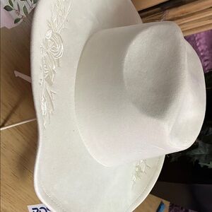 ILLUMA Classic Cowgirl Ivory Floral Women's Hat